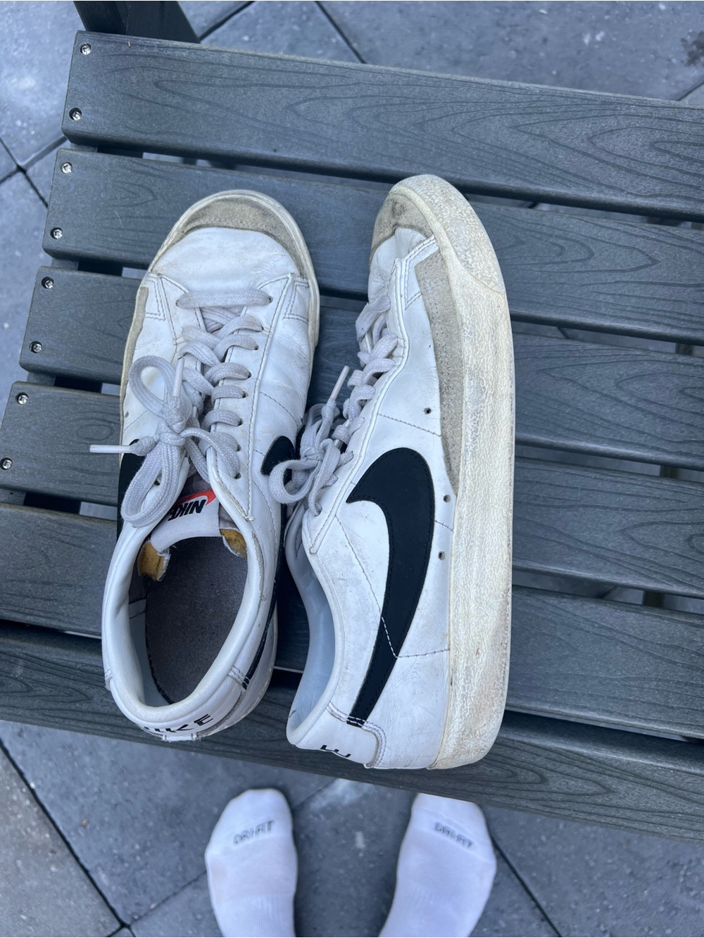 Nike Men’s White and Black Low-Top Sneakers with Black Swoosh